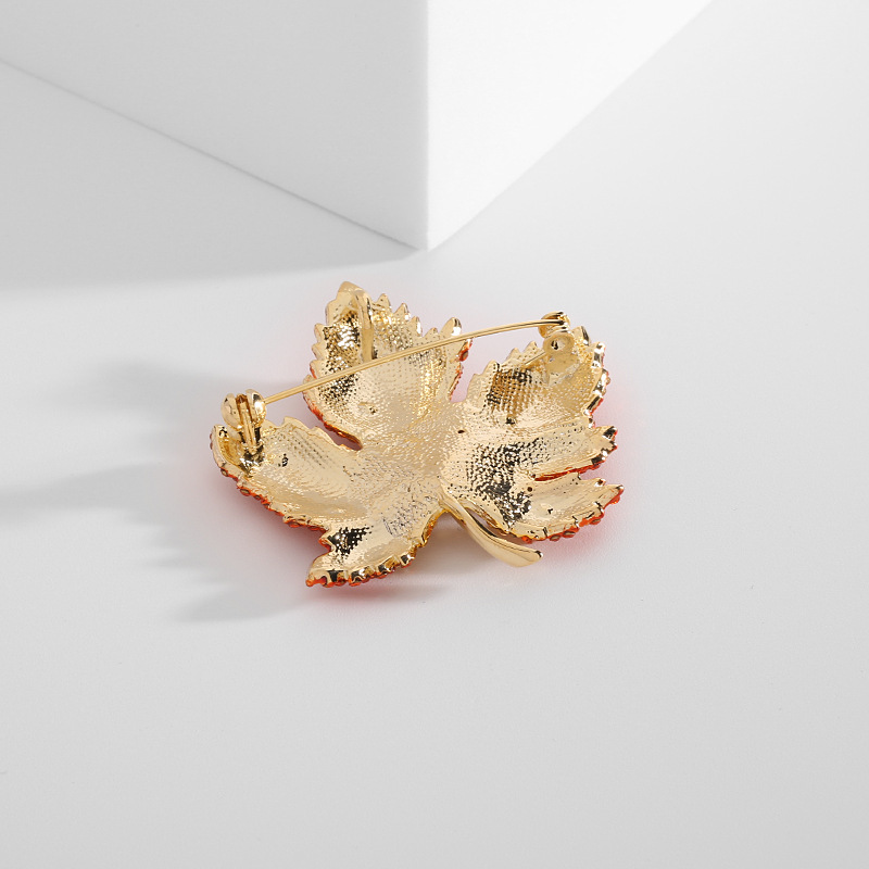 Foglia Brooch (Crystals)