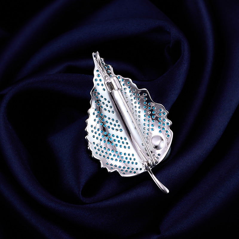 Ivy Brooch (Freshwater Pearl)
