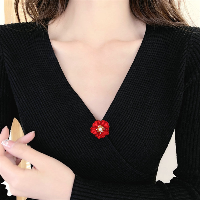 Red Flower Brooch (Pearl centre)