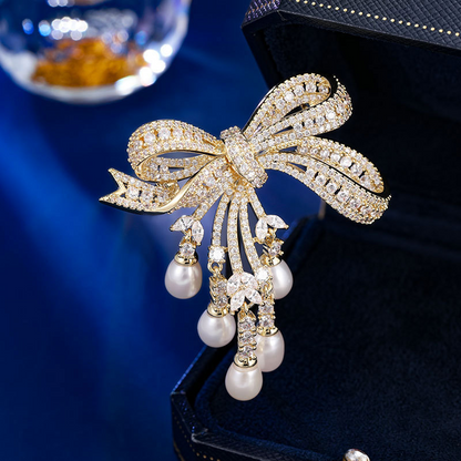 Amelia Brooch (Freshwater Pearls)