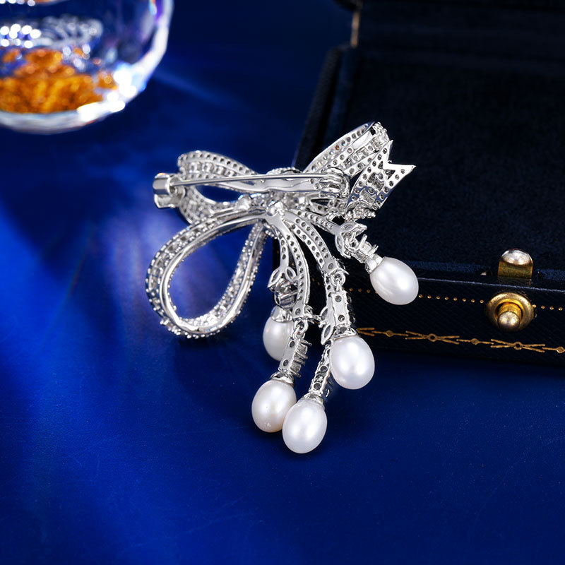 Amelia Brooch (Freshwater Pearls)