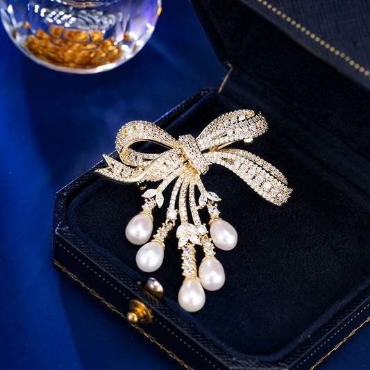 Amelia Brooch (Freshwater Pearls)