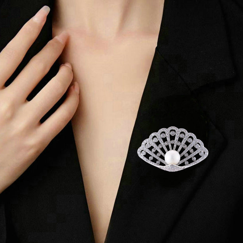 Conchiglia Brooch (Freshwater Pearl)