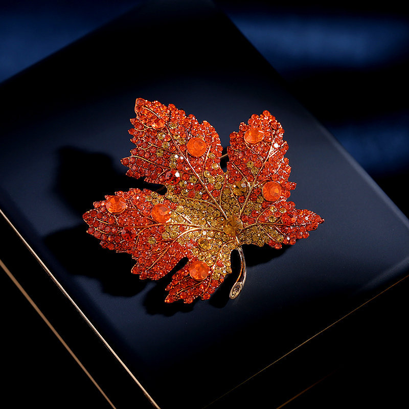 Foglia Brooch (Crystals)