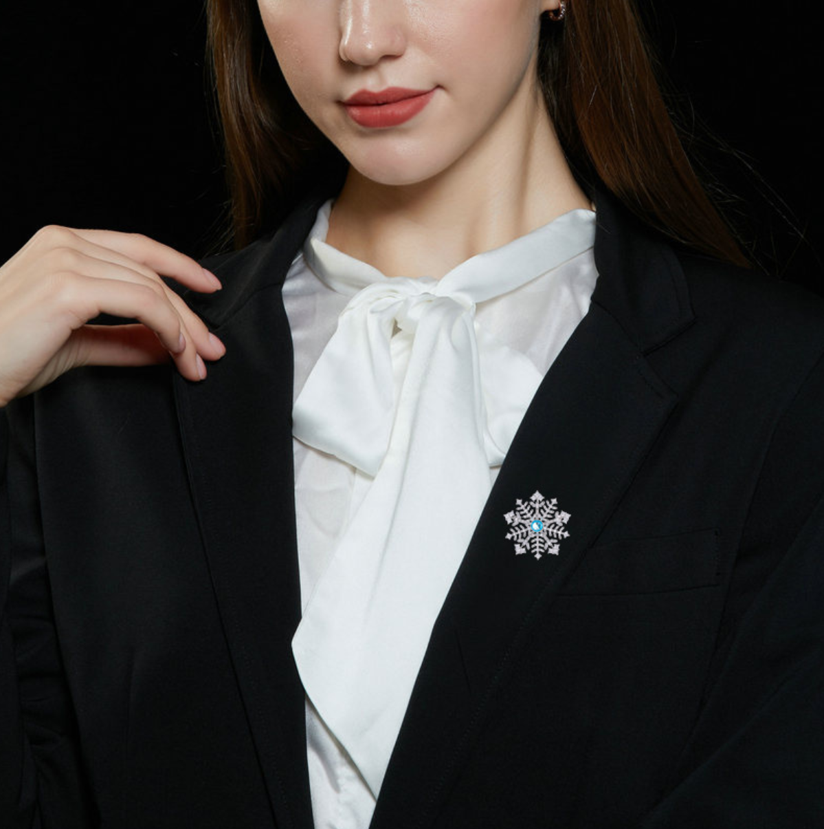 Snowflake Brooch (Blue Crystal)